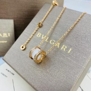 ceramic necklace with diamonds on both sides