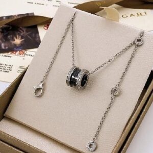 ceramic necklace with diamonds on both sides